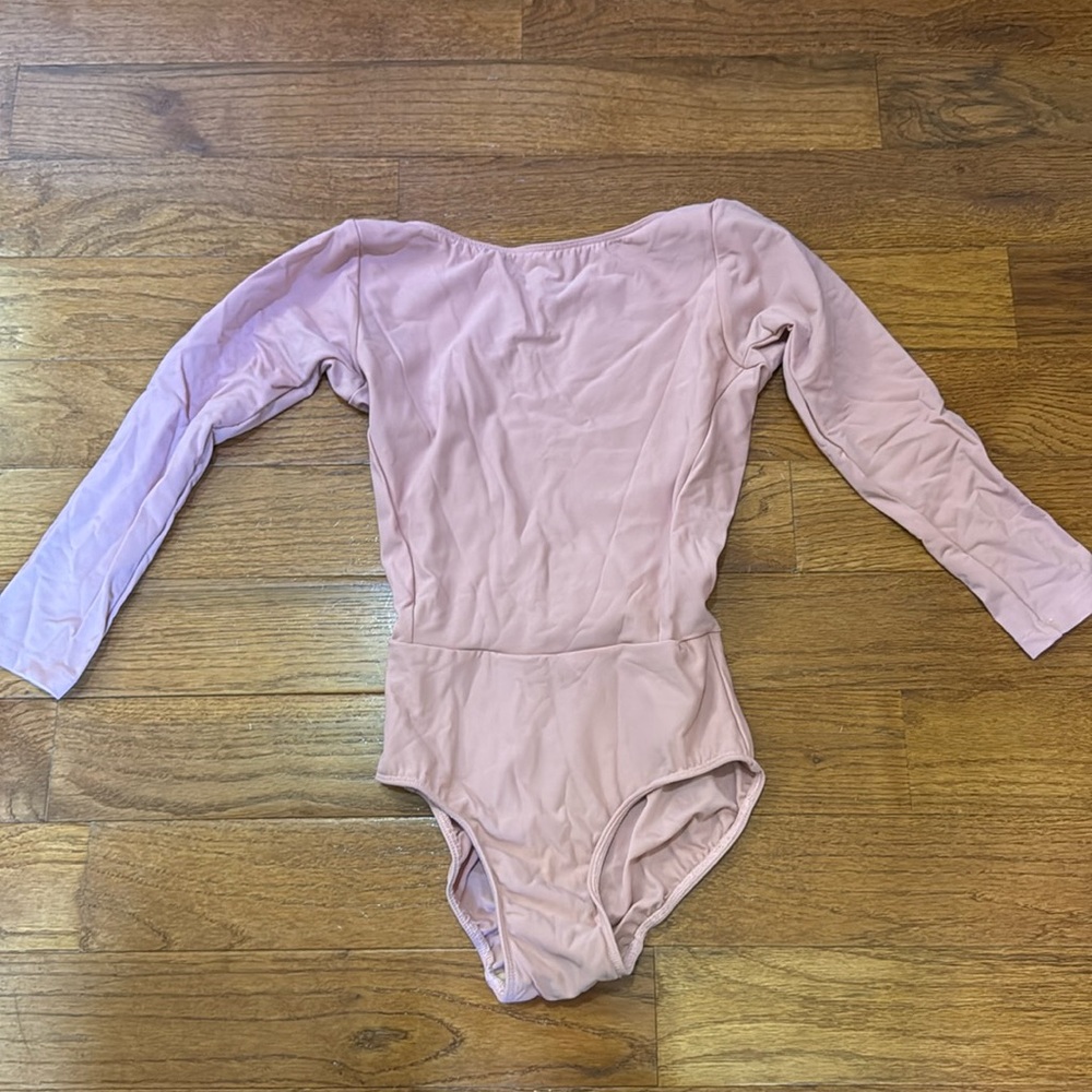 Eleve 3/4 sleeve Leotard
Size small